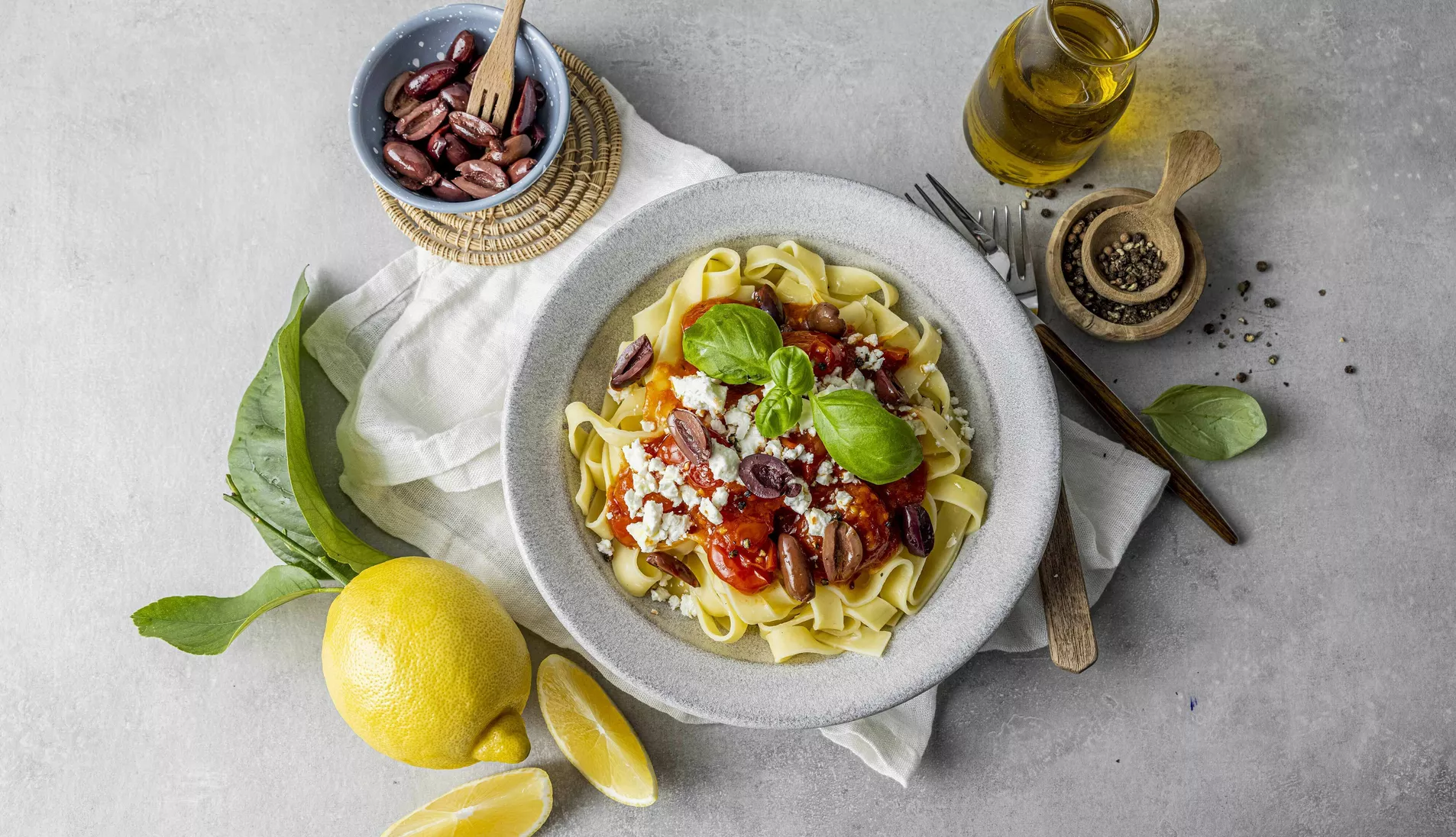 pasta med oliven og fetaost
