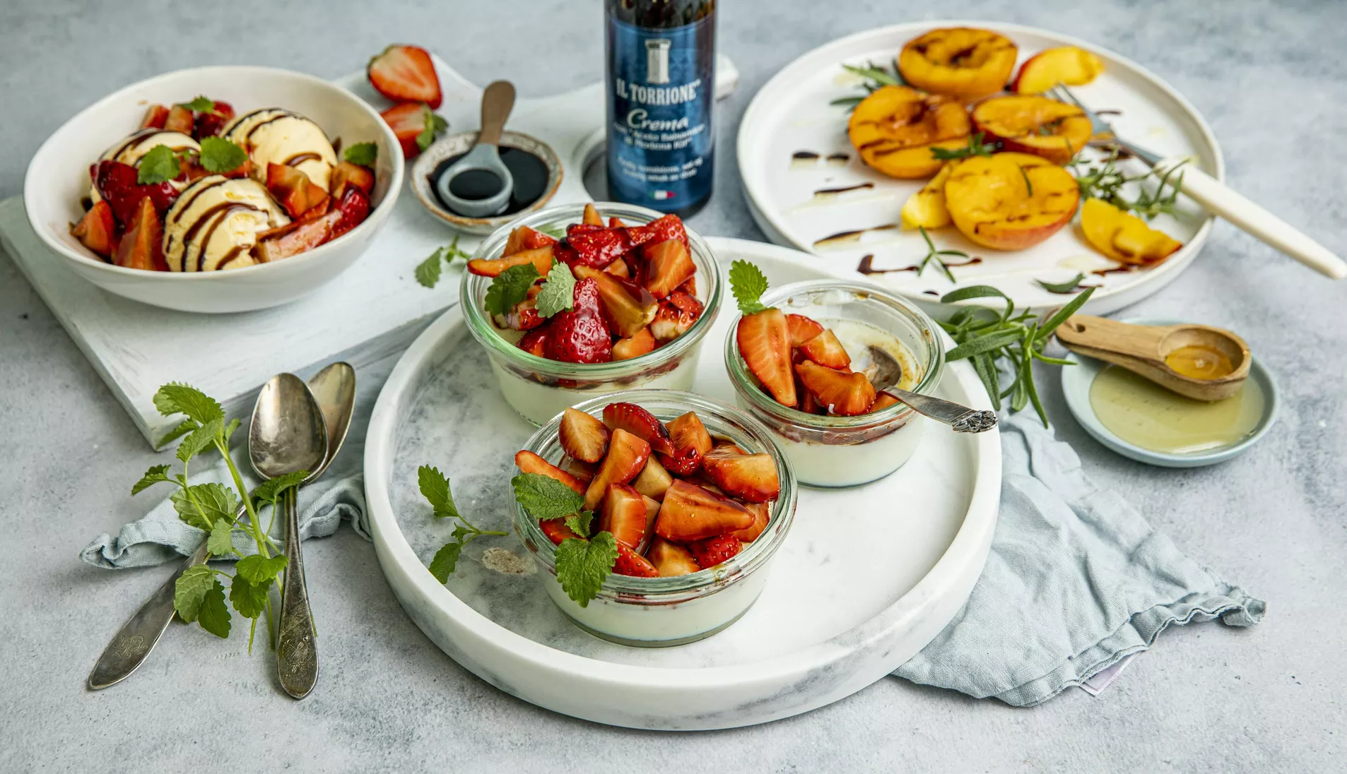 Desserter med Balsamico: Jordbær, nektariner og vaniljeis